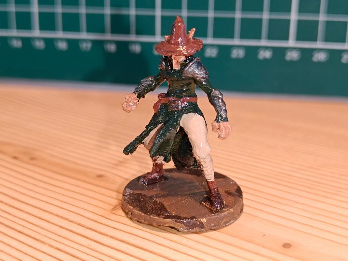 Figurine de sorcier, peinte